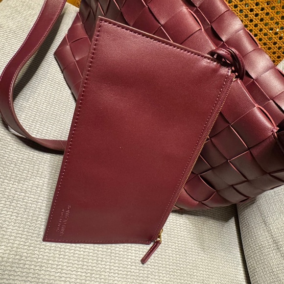 BOTTEGA VENETA Bowling Cassette Barolo Woven Leather Medium Bag - Picture 8 of 15